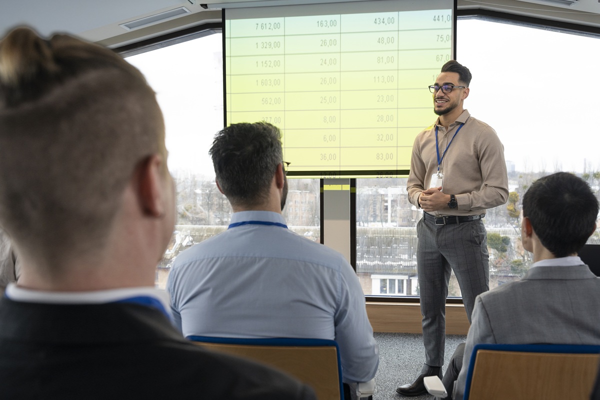 Economics Degree: What You Study and Where to Work After Graduation