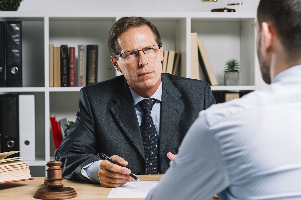 Quais os requisitos para ser um Oficial de Justiça?