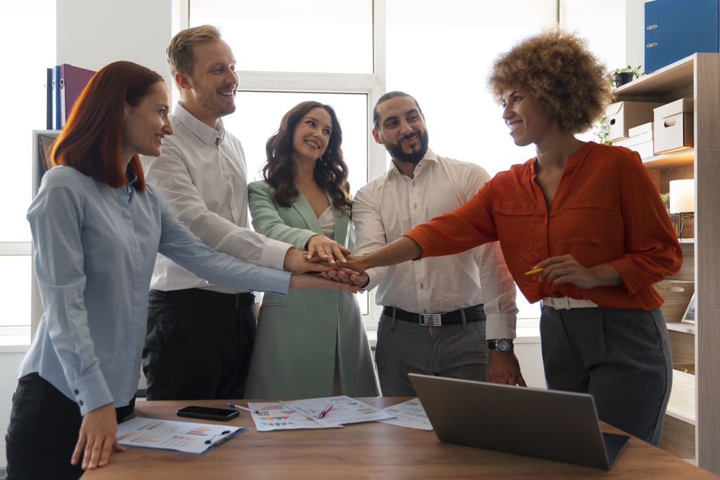 labor-union-members-working-together-1