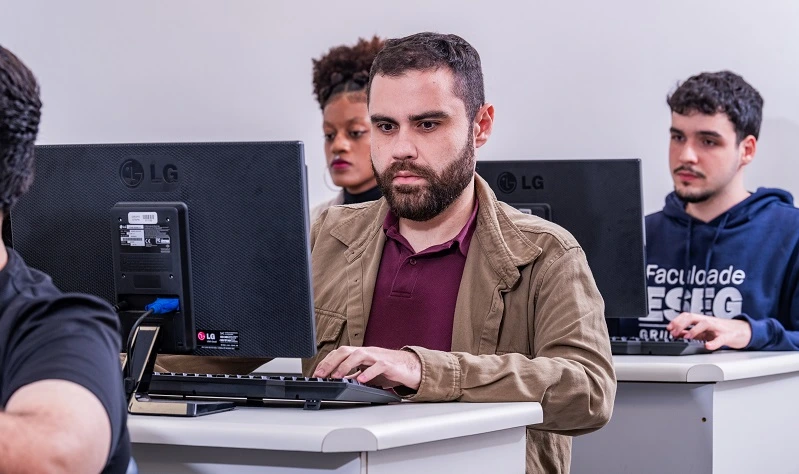 Benefícios de estudar Engenharia da Computação na ESEG