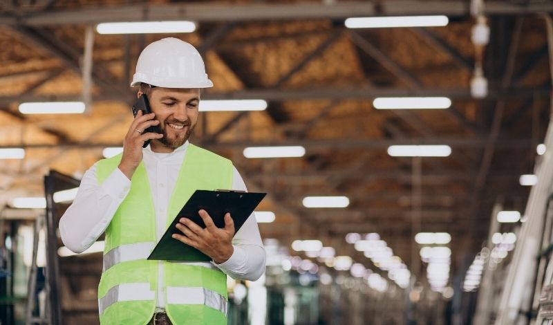 Production engineer in a factory, monitoring industrial processes and operational management activities.