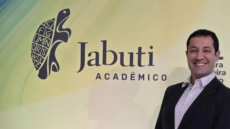 Un profesor de la ESEG es finalista del Premio Académico Jabuti 2026 con un libro sobre redes neuronales.