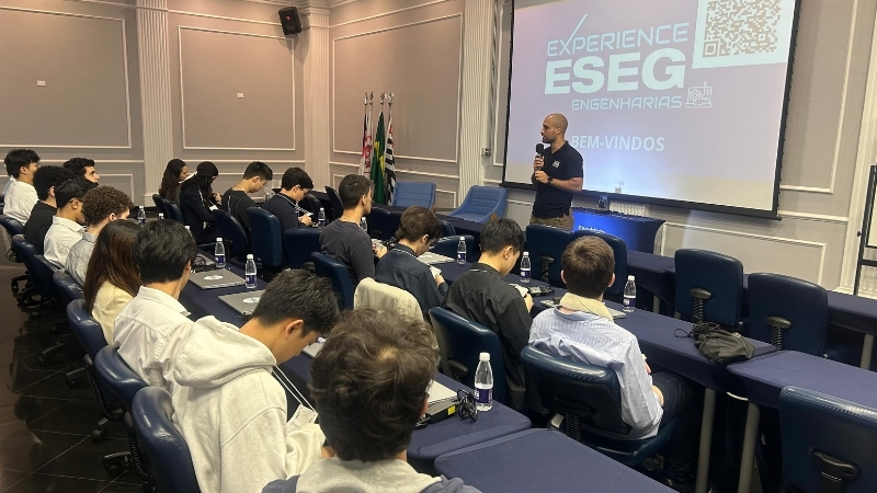 Experience ESEG – Engenharias 2026 reuniu desafios com robôs e helicópteros de Lego