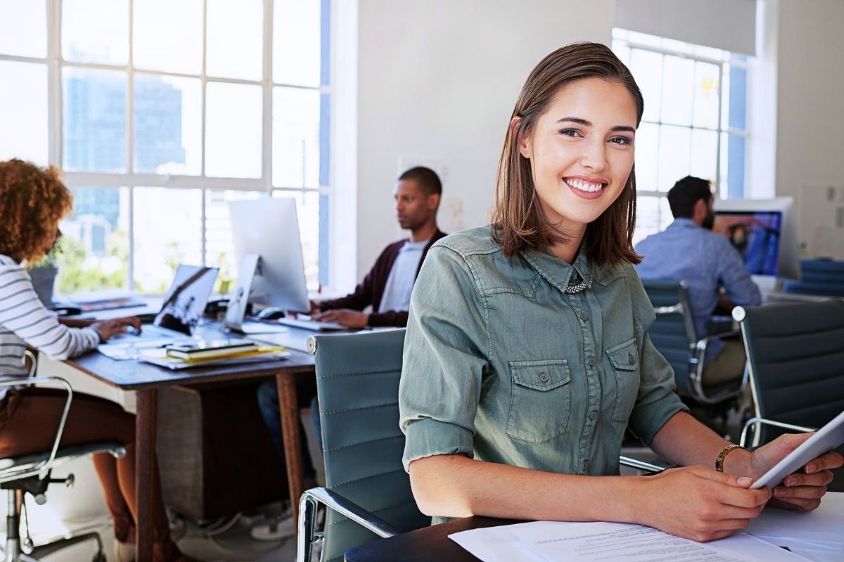 Como usar a inteligência artificial (IA) para conquistar uma vaga de estágio e se destacar nos processos seletivos.